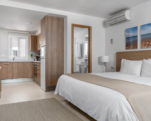 White Sands Beach Club - 4 Nights