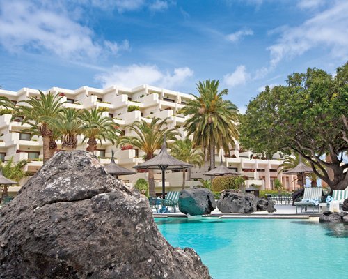 Outdoor swimming pool alongside the Nobile Suites Ponta Negra Beach.