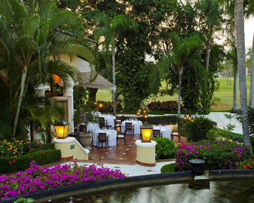 Scenic view of an outdoor fine dining restaurant.