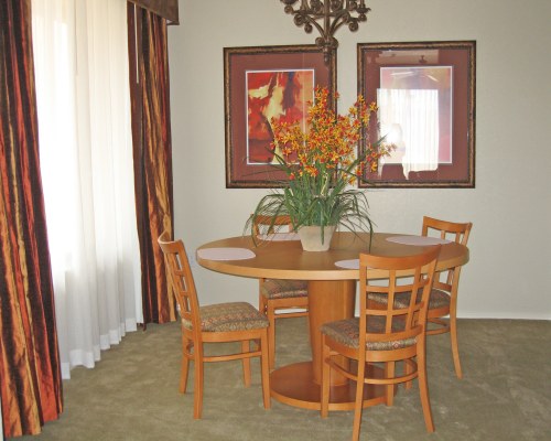 A WELL FURNISHED DINING ROOM AT THE RESORT.