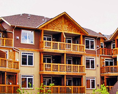 An exterior view of Elkhorn At Falcon Crest resort.