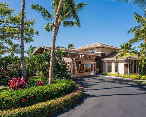 Scenic exterior view and the entrance of Kohala Suites By Hilton Grand Vacations Club.