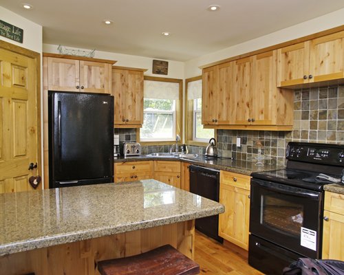 An open plan kitchen with breakfast bar.