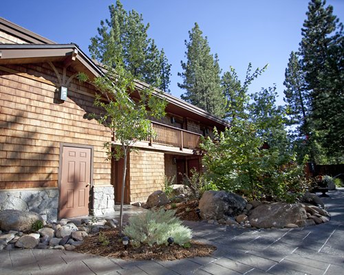 Exterior view of the North Lake Lodges.