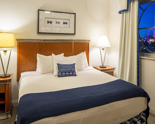 A well furnished bedroom with two lamps.