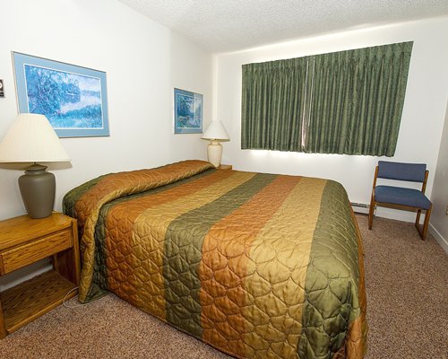 A well furnished bedroom with a queen bed.