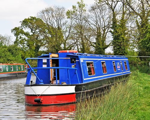 Canalboat Club at Gayton Marina