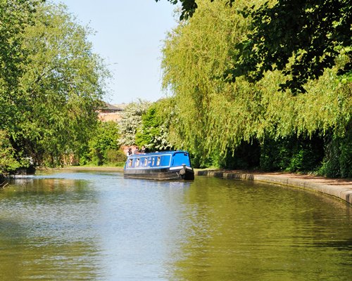 Canalboat Club at Gayton Marina