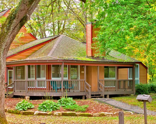 EXTERIOR VIEW OF A UNIT AT WYNDHAM SHAWNEE VILLAGE.