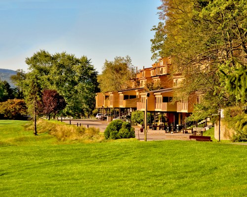 SCENIC EXTERIOR VIEW OF WYNDHAM SHAWNEE VILLAGE  CRESTVIEW WITH THE GOLF COURSE.