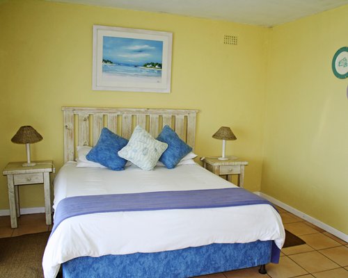 A well furnished bedroom with two lamps.