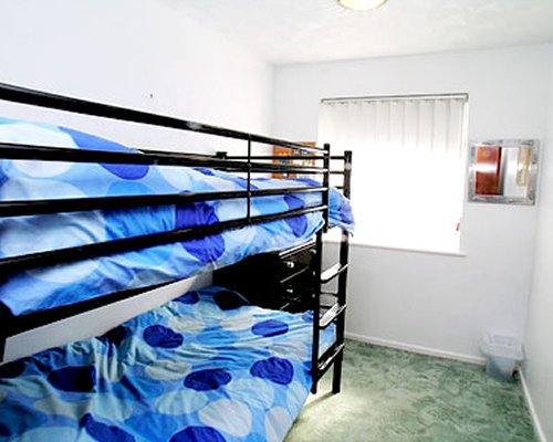 A well furnished bedroom with bunk bed.