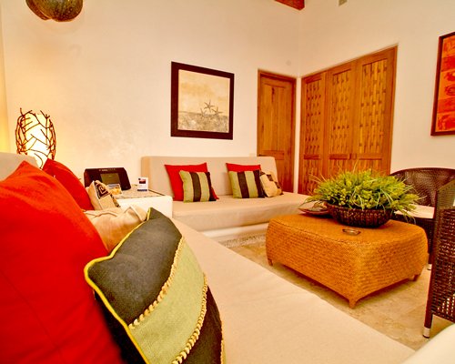 A well furnished living room.
