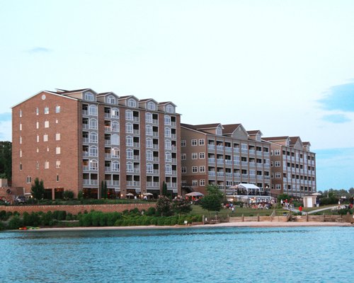 The Pointe at Mariners Landing Image