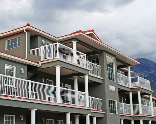 Exterior view of Sunchaser Vacation Villas At Riverside.