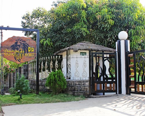 Signboard of Club Mahindra Safari resort alongside the entrance.