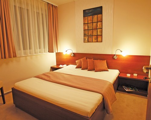 A well furnished bedroom.