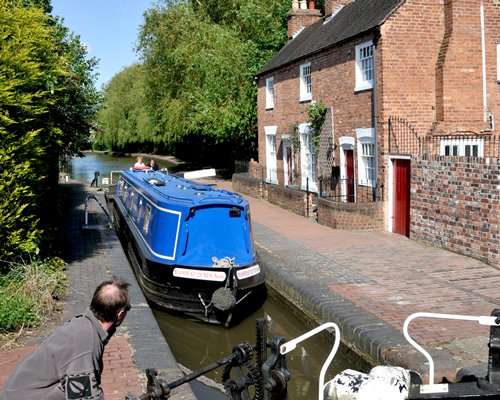 Canalboat Club at Aldermaston Wharf