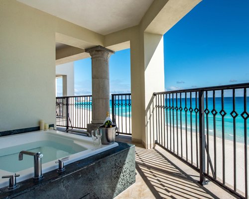 Grand Park Royal Luxury Resort Cancún by Royal Holiday