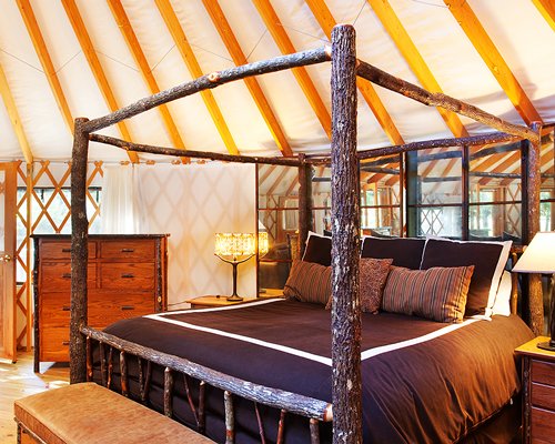 A well furnished bedroom.