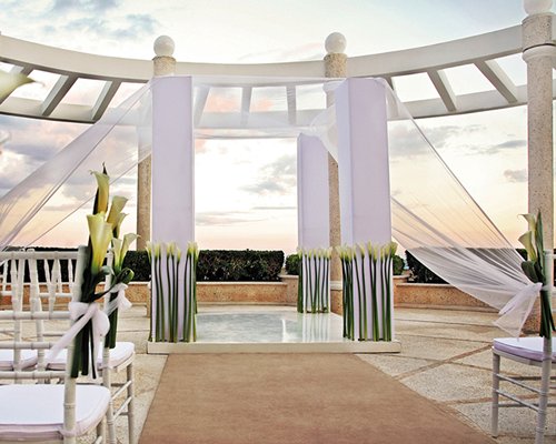 An outdoor lounge area with shrubs.