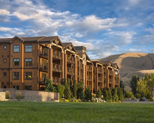 Scenic exterior view of the Worldmark Chelan Lake House.