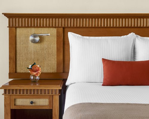 A well furnished bedroom.