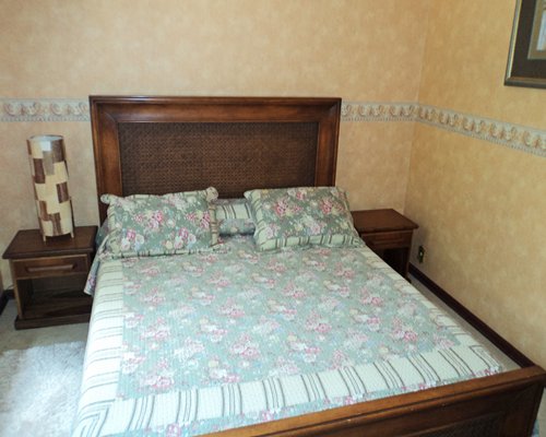 A well furnished bedroom.