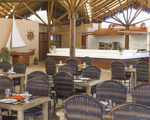 Indoor restaurant at Praia Bonita Resort & Conventions.