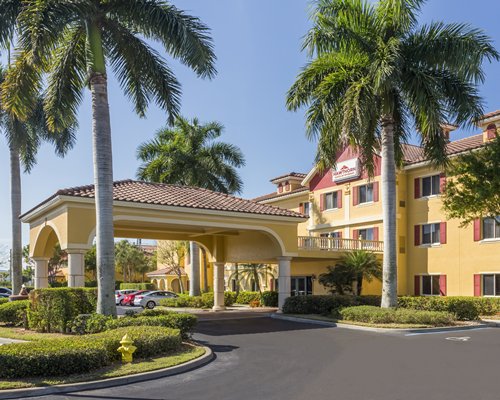 Hawthorn Suites by Wyndham Naples