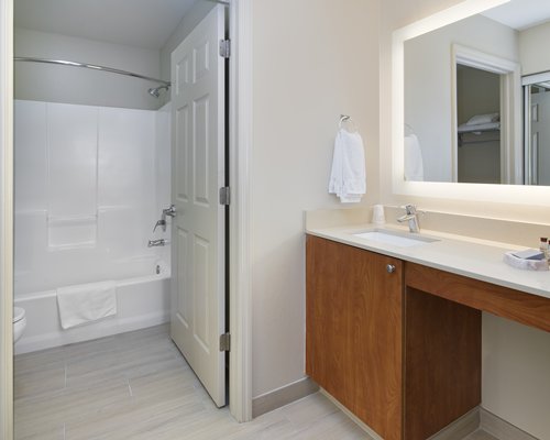 Hawthorn Suites by Wyndham Naples