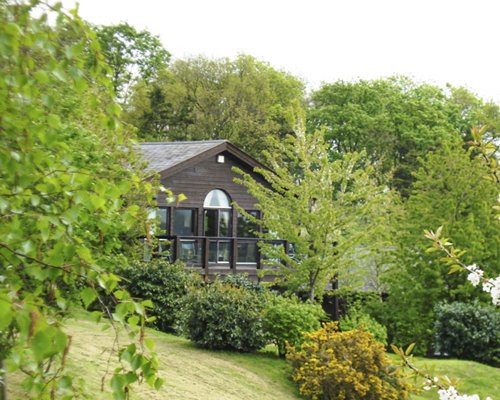 Scenic exterior view of Belton Woods Qlodge Resorts Ltd.