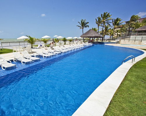The outdoor swimming pool of the Parque da Costeira Hotel.