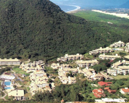 AN AERIAL VIEW OF THE RESORT PROPERTY.