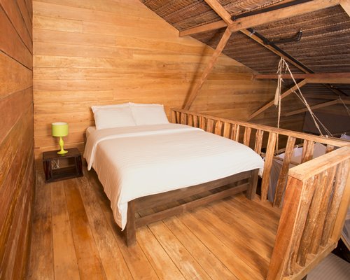 A well furnished bedroom.