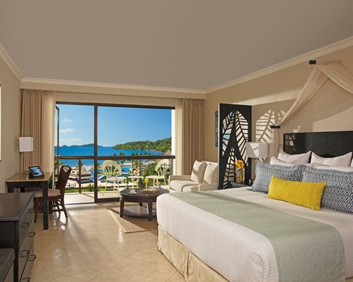 Luxury bedroom suite with the Beach view 