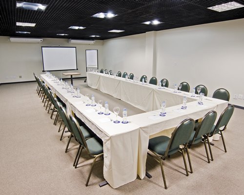 A well furnished indoor conference hall.