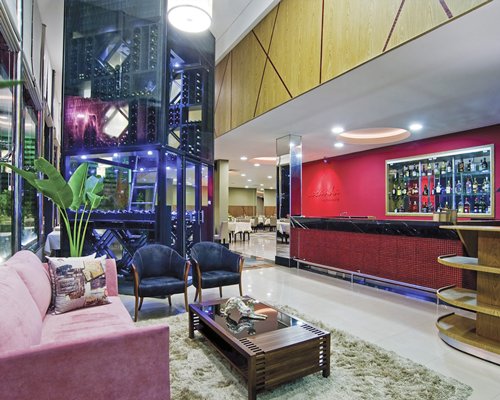 Lounge area with a bar counter.