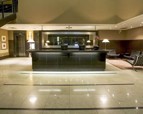 Reception with lounge access at Slaviero Executive Sao Paulo Jardins.
