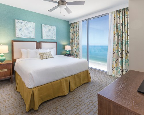 A WELL FURNISHED BEDROOM WITH OCEAN VIEW.