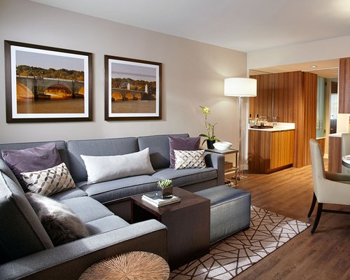 A well furnished living room.