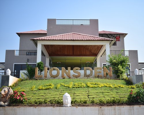 Lions Den Resort