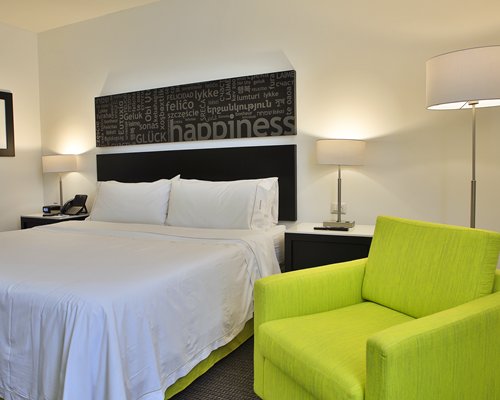 Holiday Inn Express & Suites Puebla Angelopolis - 4 Nights