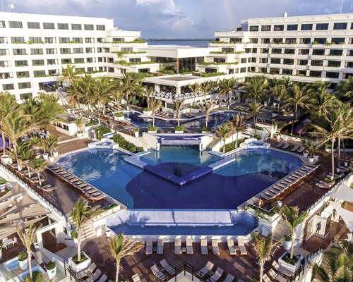 Now Emerald Cancun Resort
