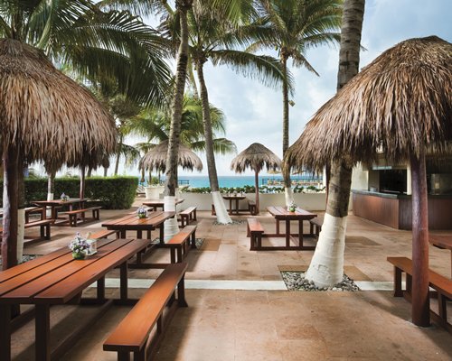 Now Emerald Cancun Resort