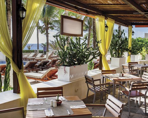 Now Emerald Cancun Resort