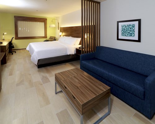 Holiday Inn Express & Suites Playa del Carmen