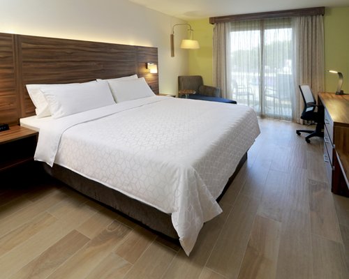 Holiday Inn Express & Suites Playa del Carmen - 3 Nights