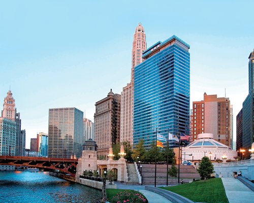 Wyndham Grand Chicago Riverfront