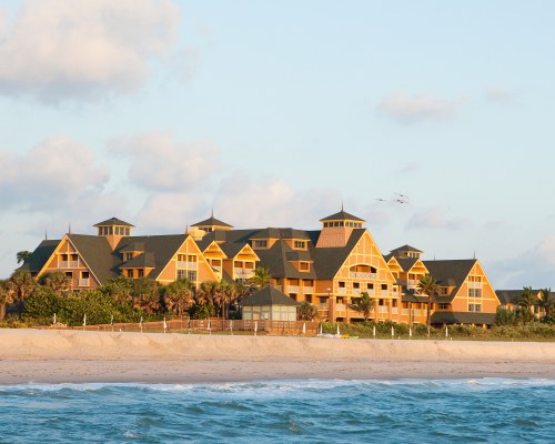 EXTERIOR VIEW OF DISNEY'S VERO BEACH RESORT ALONGSIDE THE BEACH.